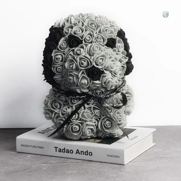 Chien stylisé avec roses éternelles, pièce unique