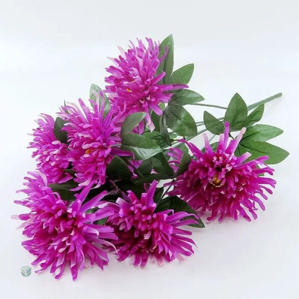Hommage floral avec chrysanthemum orchidée artificielle