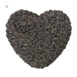 Cœur décoratif en roses artificielles