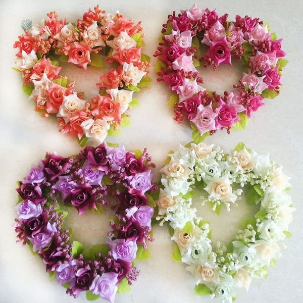 Cœur de fleurs artificielles pour deuil