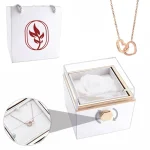 Collier en cadeau avec rose préservée