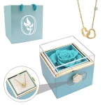 Coffret surprise : rose et collier gravé