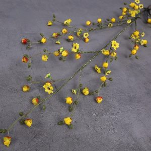 Élégantes branches artificielles de cognassier du Japon