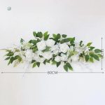 Décoration de cimetière avec fleurs artificielles colorées