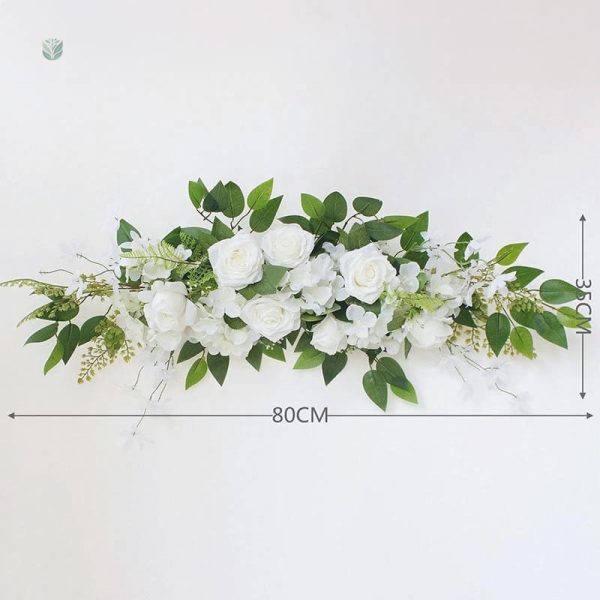 Décoration de cimetière avec fleurs artificielles colorées