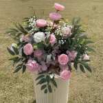 Fleurs décoratives en matériaux synthétiques variés