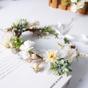 Accessoire floral blanc pour occasions spéciales