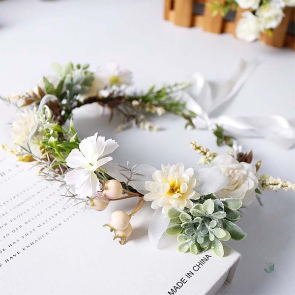 Accessoire floral blanc pour occasions spéciales