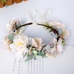 Couronne florale blanche pour mariage ou événement