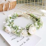 Accessoire floral chic pour compléter une tenue