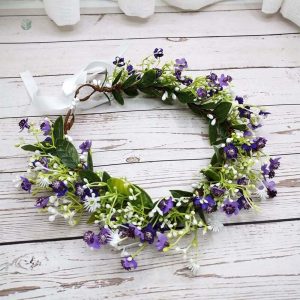 Couronne de fleurs délicate pour un look de mariée