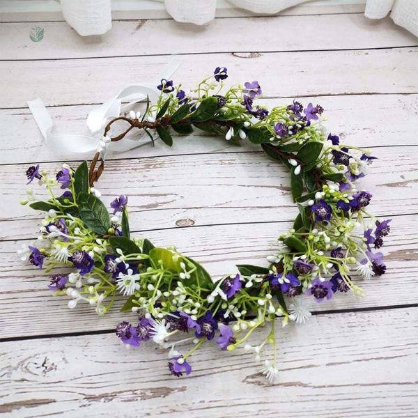 Couronne de fleurs délicate pour un look de mariée