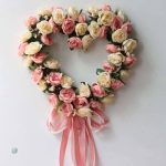 Couronne de fleurs cœur élégante pour décoration