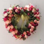 Couronne de fleurs colorées en forme de cœur unique