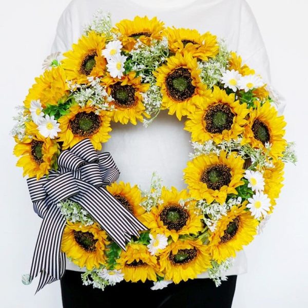 Élégante couronne de tournesols pour toutes occasions