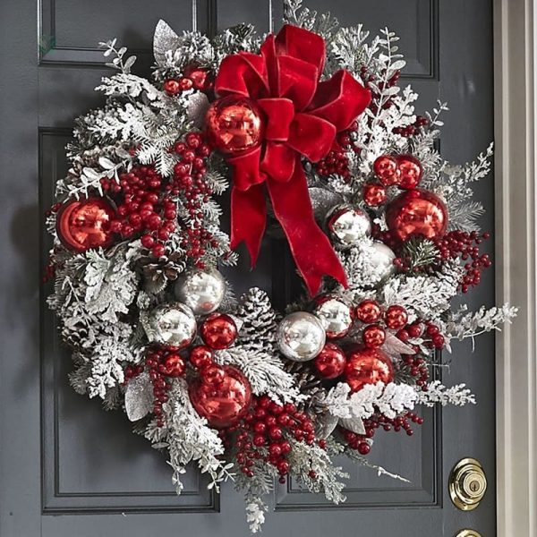 Couronne de Noël blanche élégante pour vos décorations festives