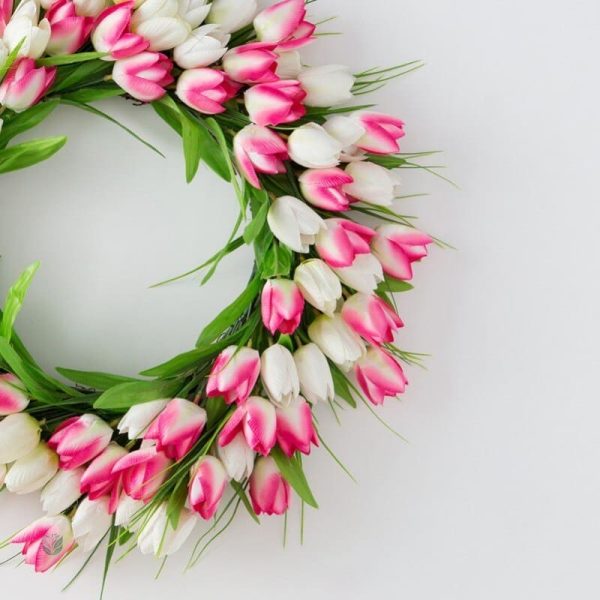 Couronne de tulipes délicates pour une ambiance romantique