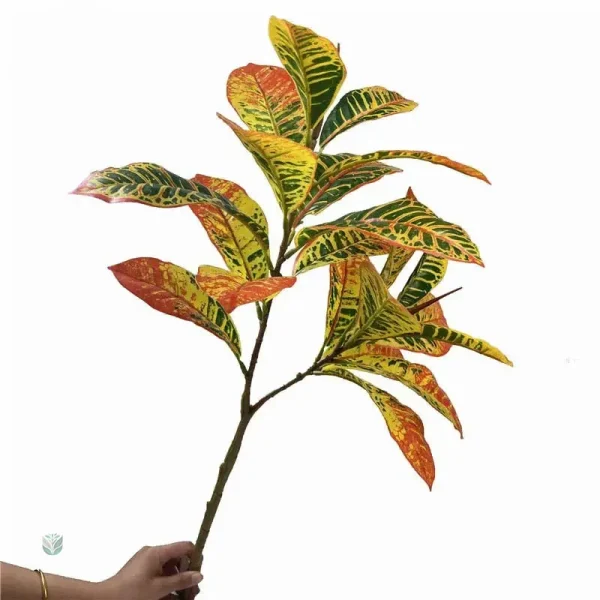 Croton artificiel, touche naturelle pour maison