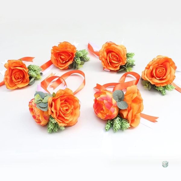 Détails floraux pour mariage en voiture