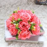 Arrangement floral demi boule pour décoration de mariage