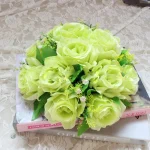 Boule de fleurs colorées pour ambiance nuptiale