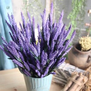 Fausse lavande décorative pour une ambiance apaisante