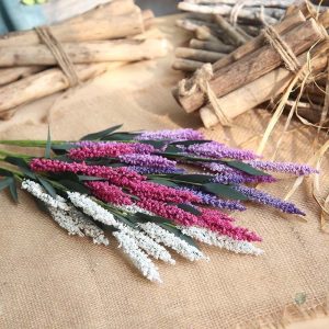 Lavande artificielle pour une décoration intérieure élégante