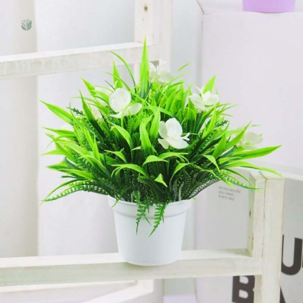 Fausse petite plante décorative en pot