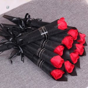 Fausse rose élégante en rose artificielle