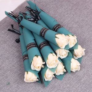 Fausse rose réaliste pour bouquet éternel
