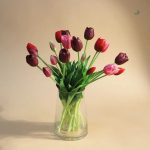 Tulipes en plastique pour une décoration durable