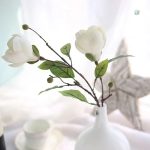 Faux magnolia en décoration, touche naturelle et moderne