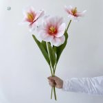 Fleur synthétique de grande taille, idéale pour embellir un espace