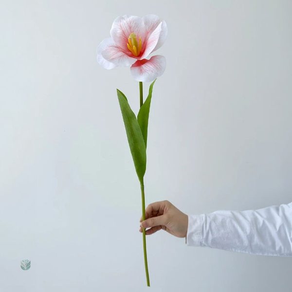 Élégante fleur artificielle, ajout coloré pour votre décoration