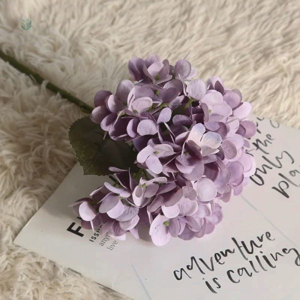 Décoration florale, hortensia en fleurs synthétiques