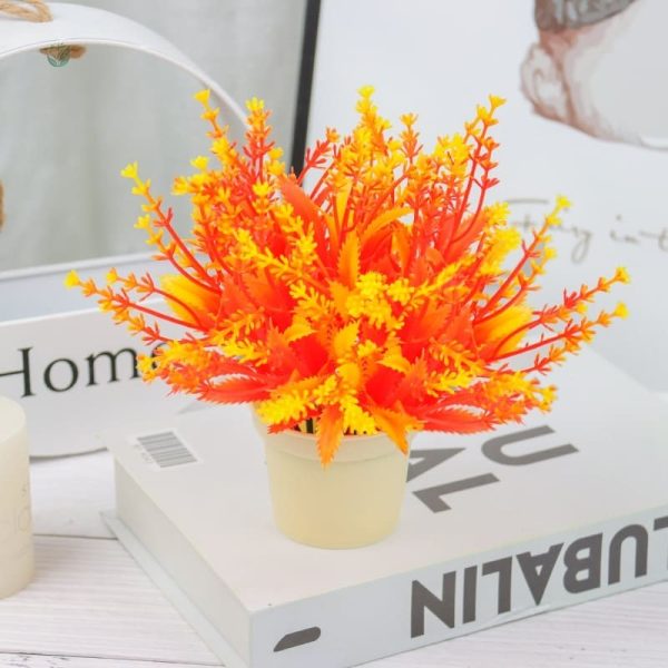 Fleur artificielle orange en décoration intérieure