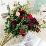 Fleur synthétique rose, touche de couleur intemporelle