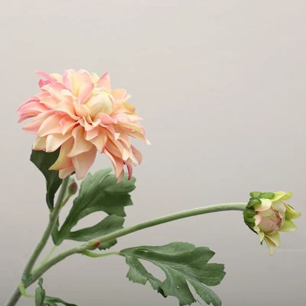 Fleur dahlia synthétique, aspect réaliste