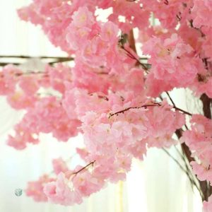 Bouquet de cerisiers japonais artificiels pour embellir l'espace