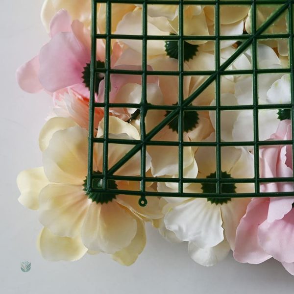 Détails floraux variés pour une ambiance de mariage festive