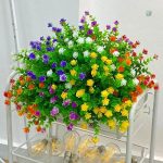 Fleur artificielle en plastique colorée et durable