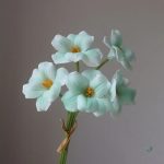 Fleurs narcisses décoratives en tissu pour un style durable