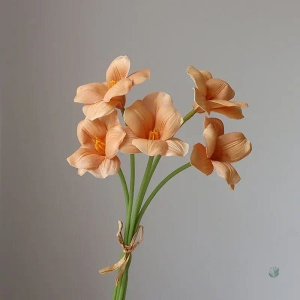 Décoration florale avec des narcisses artificiels pour un effet naturel