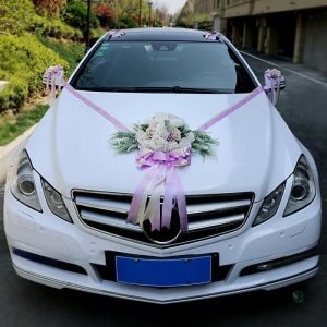 Décoration florale pour voiture de mariage