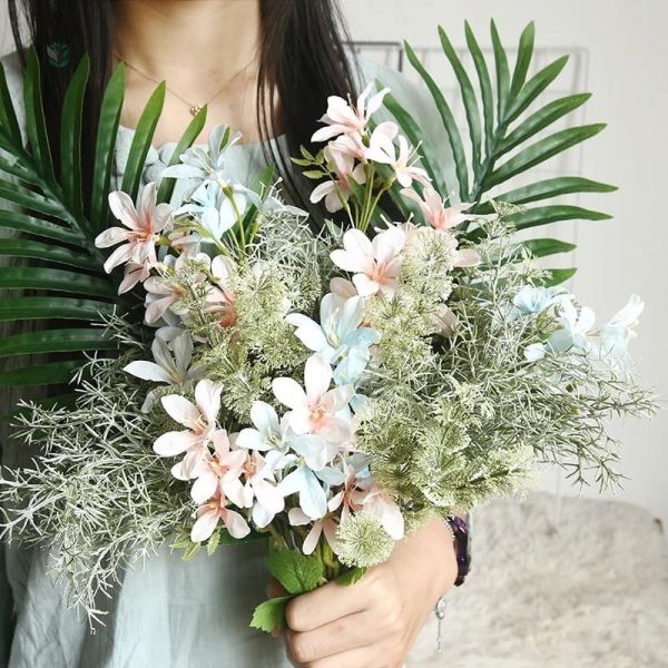 Fleurs décoratives en matériaux synthétiques