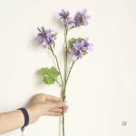 Fleurs artificielles colorées pour décoration