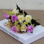 Bouquet artificiel pour honorer les défunts