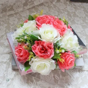 Fleurs artificielles pour vase Martini élégant