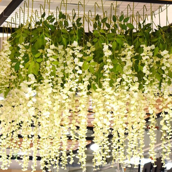 Fleurs artificielles éclatantes en retombée