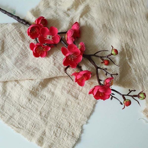Fleurs prunier en soie, idéales pour un décor printanier